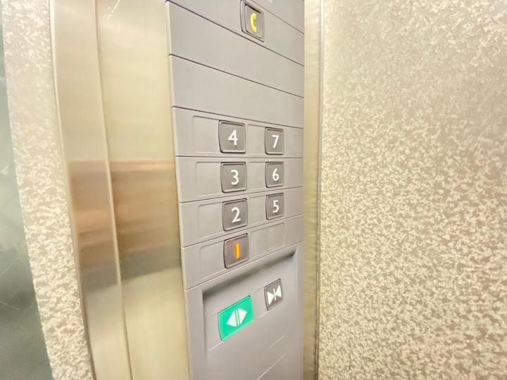 リニューアルされたエレベーターで安心、快適