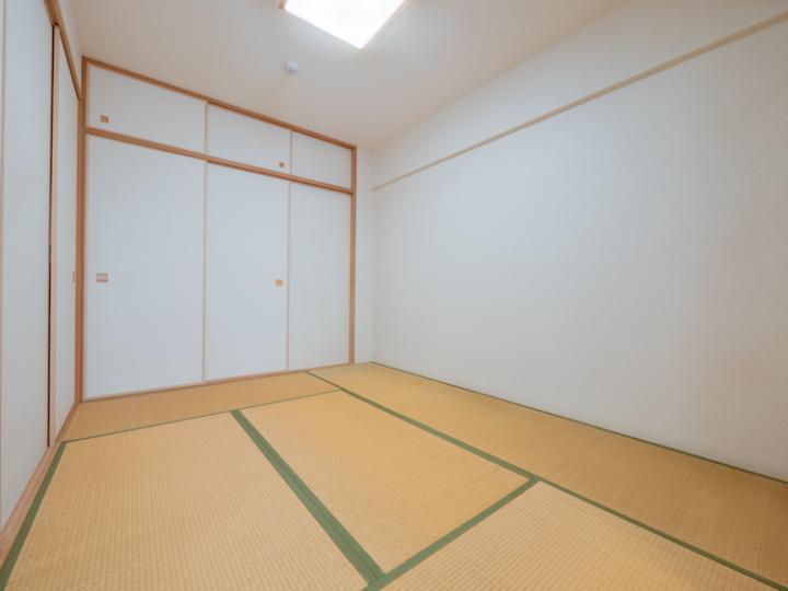 リビングに面した和室でゆっくり落ち着けます