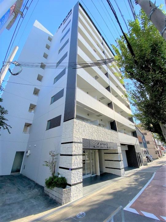 JR「西九条」駅から徒歩10分の場所(約700m)のところにございます2015年建築の物件です。