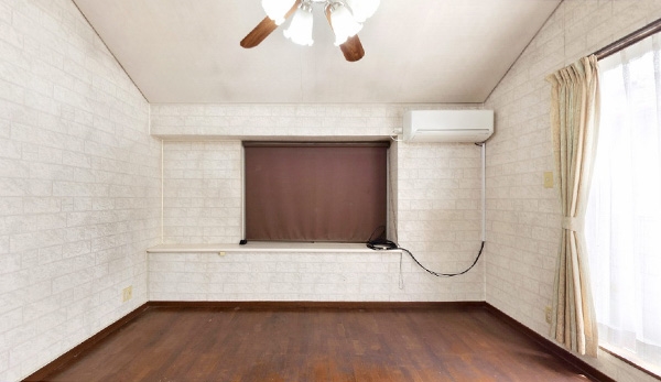 南向きバルコニーに面しているため日中でも明るいお部屋です!