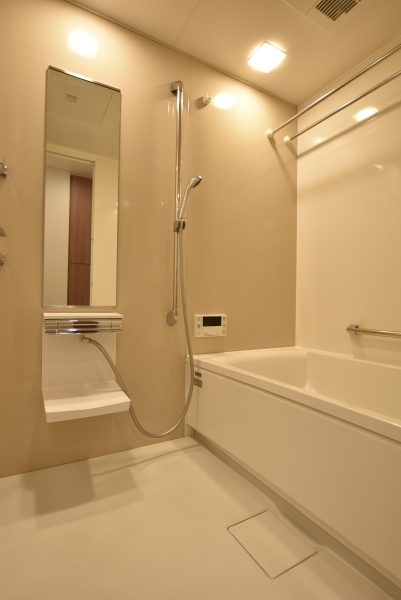 1418サイズの浴室です。断熱性の高い浴槽/FPRフロア/ホーローパネル設備あり。