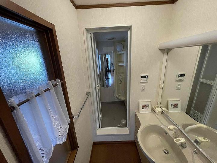 ２階洗面台とシャワールーム