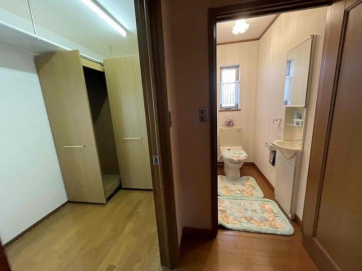 3.7帖の納戸と２階トイレ