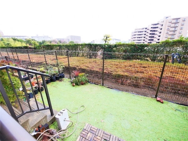 専用庭面積：１７．４平米（月額使用料７００円）