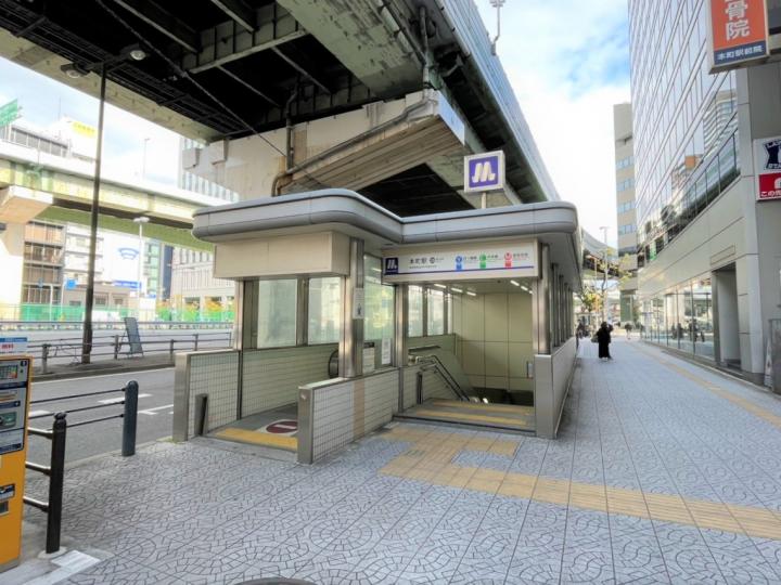 大阪メトロ「本町」駅です。３沿線が利用できます。