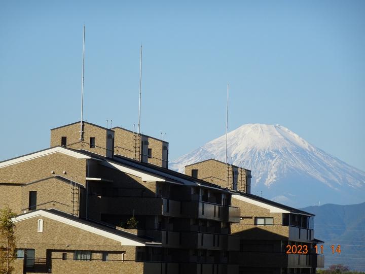 南側バルコニーの西方面から富士山を望むことができます。(天候による)