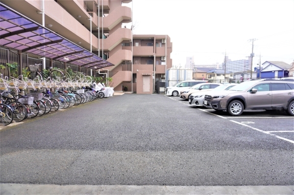 駐車場（月額使用料：１４０００円～１５０００円）