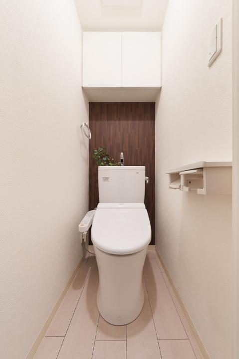 トイレはウォシュレット機能付き、2024年3月クリーニング済。