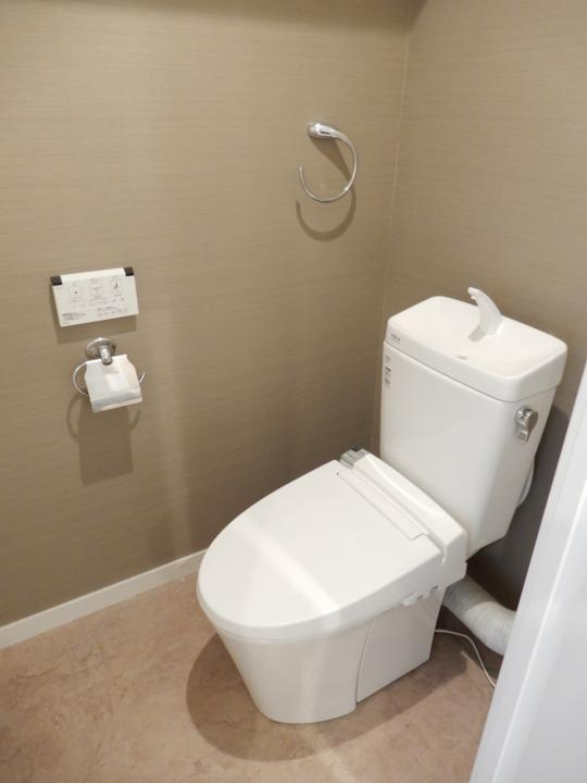 ■温水洗浄便座つきトイレ