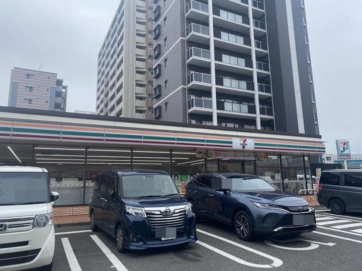 セブンイレブン福岡西鉄香椎駅前店(徒歩約4分)