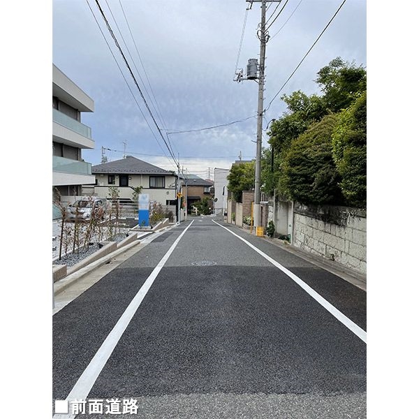 前面道路含む外観