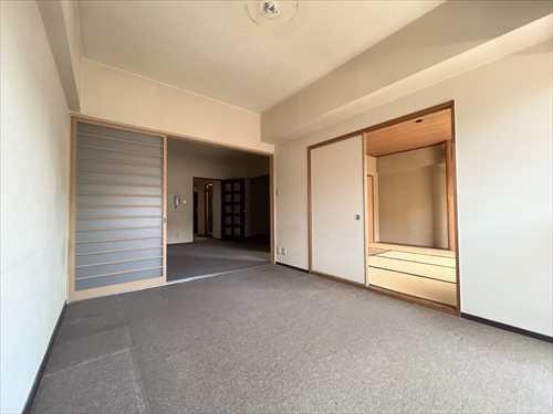 南西側洋室(約6.2帖)