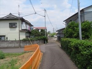 南側前面道路(2024年7月撮影)