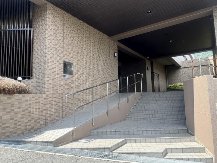 エントランスアプローチ スロープもございます。