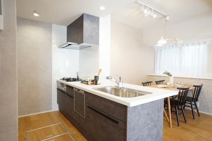 ■システムキッチンは食器洗い乾燥機つきです。