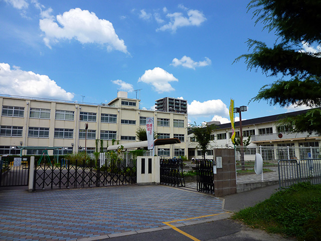 芥川小学校
