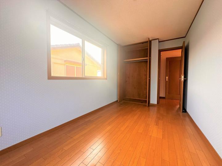 約6.1帖の洋室です。