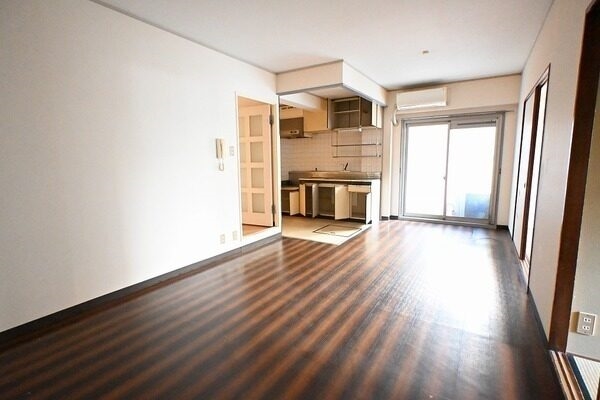 LDは約10.7帖、和室2部屋が隣接。ご家族が身近に感じられ、会話が生まれやすい間取りです。