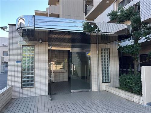 エントランス　撮影日：２０２４年１２月