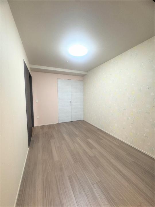 ＬＤＫに併設された使い勝手の良い居室　約６．０帖