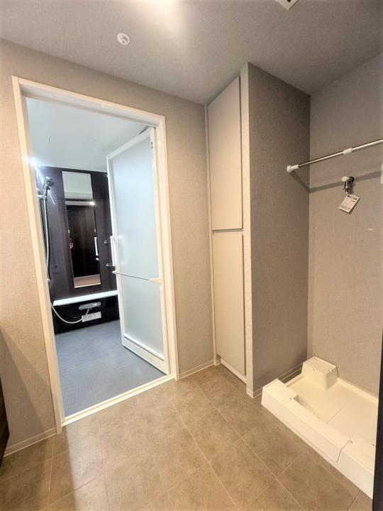 洗面所　リネン庫収納あり