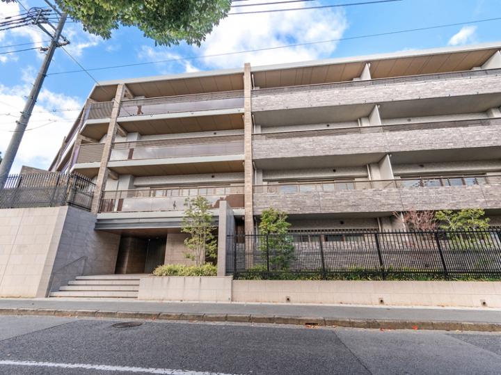 オートロック、宅配ボックス完備