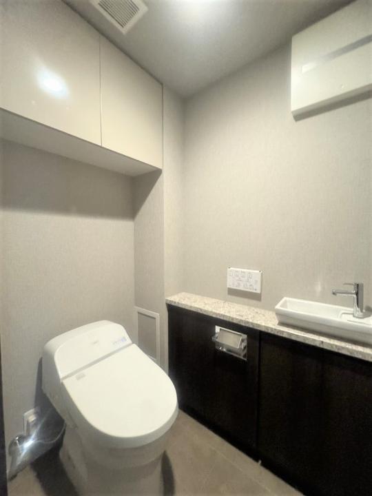 トイレ　ロータンク　温水洗浄便座機能付