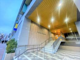 ワールドパレスの外観