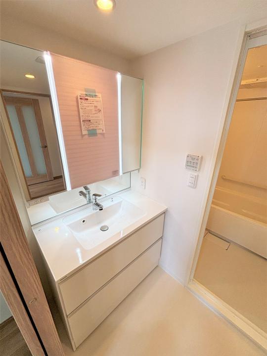 洗面化粧台新調