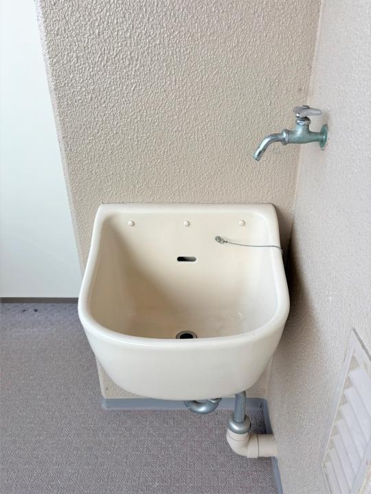 バルコニーに便利なスロップシンクあり