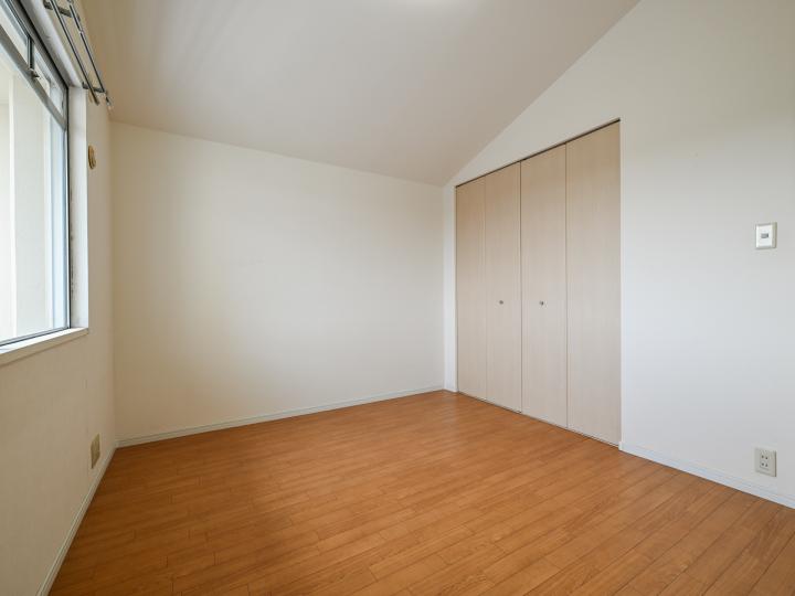 東側にもバルコニーがございます。お部屋からの眺望も是非、ご覧下さい。