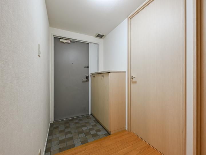 玄関にはシューズボックスがございます。