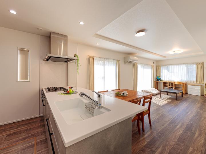 キッチンから見たリビング・ダイニング!