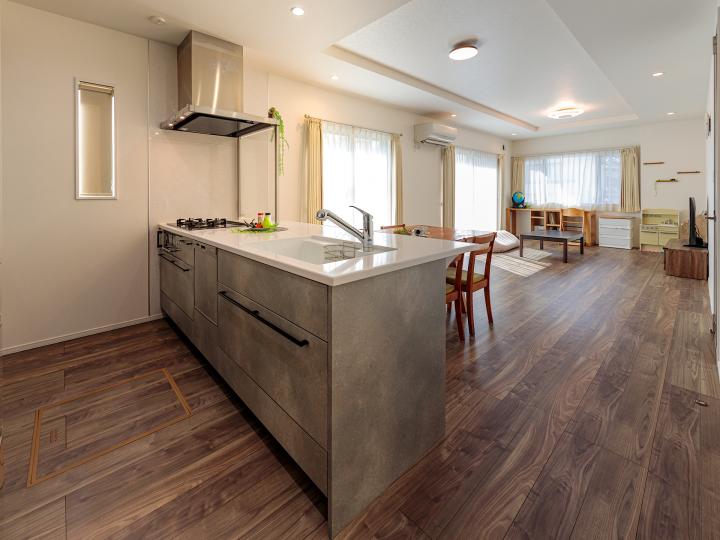 カウンターキッチンのため料理しながらリビングの様子もうかがうことが可能です!