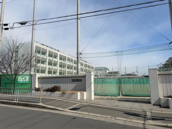 第一中学校まで徒歩4分！