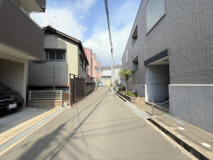 コンビニ・スーパー・ドラッグストア・小学校・中学校が徒歩10分圏内の立地です！