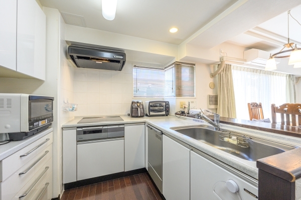 約4.1帖のL字型キッチン IHクッキングヒーター 食洗機 ディスポーザー