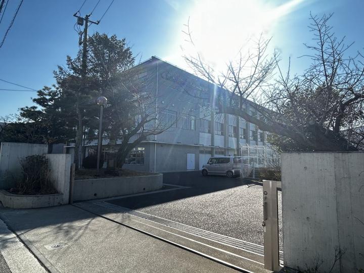 藤沢市立本町小学校です。