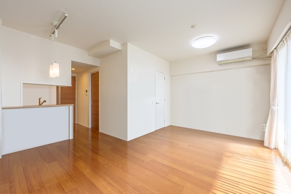 逆梁アウトフレームハイサッシュ工法採用で明るいLD(CGで作成したリフォームイメージです。)