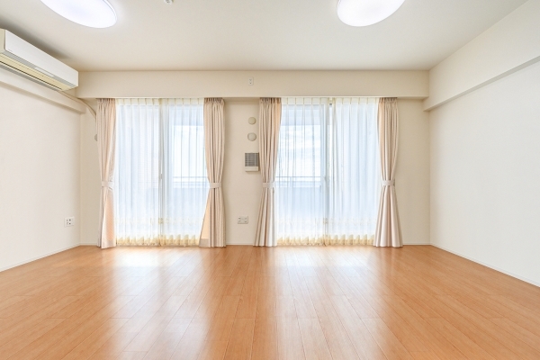 南西向きで明るく過ごせるリビング・ダイニング(CGで作成したリフォームイメージです。)