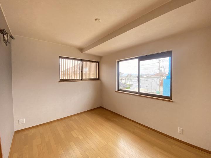 2階部分北側洋室約6.3帖