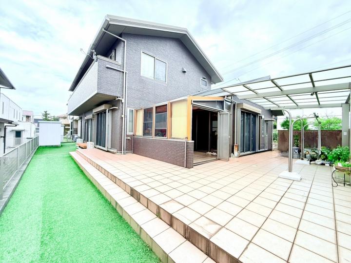 お庭付き、サンルームもありとっさの際にも使えます。