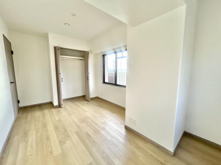 約8.1帖の洋室です。