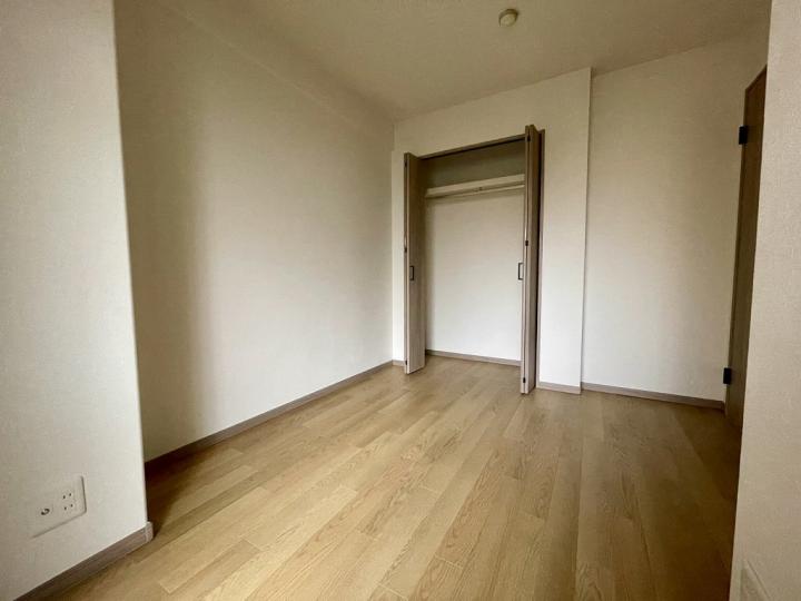 約5.0帖の洋室です。