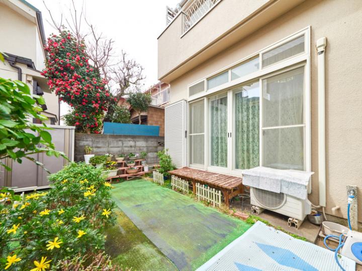 お庭部分 南向きです