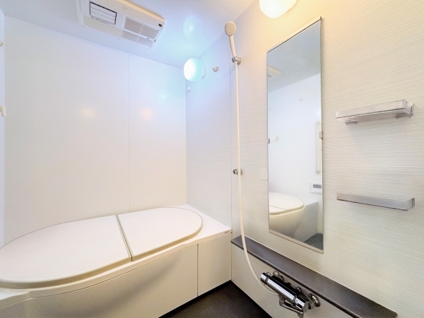 浴室乾燥機が設置されています。季節や天候を問わず、いつでも快適に利用可能です。