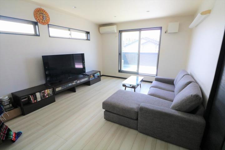 3階リビング(約12帖)です。