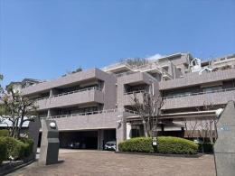 メゾン雲雀丘花屋敷の外観