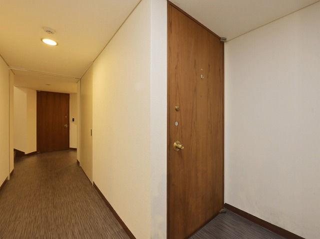 白を基調とした内廊下設計