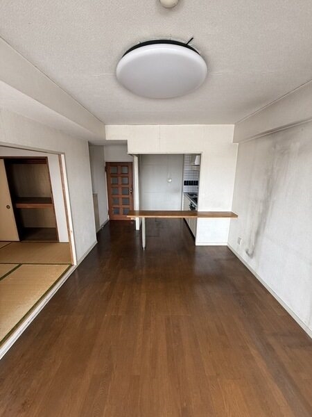 リビング部分とキッチン部分の間にはカウンターがあります。